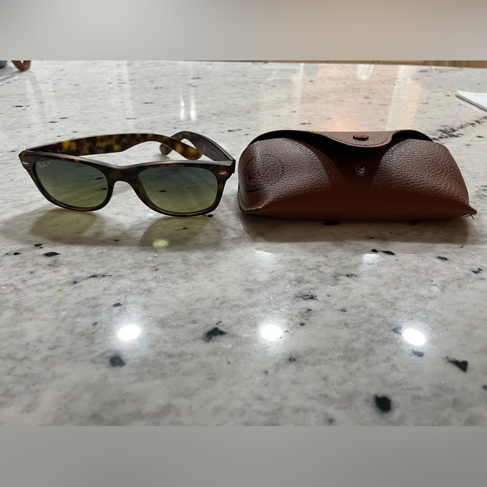Ray-BanP RB2132 New Wayfarer Polarized Sunglasses .Excellent condition